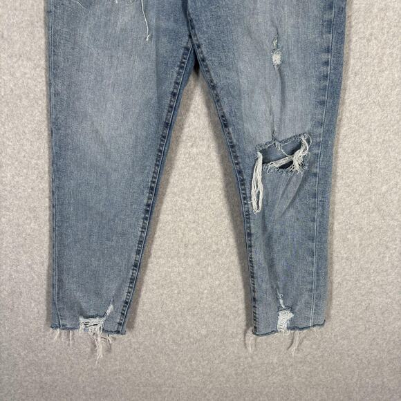 Aeropostale Curvy Mom Jean Size 4 High Rise Distressed Ripped Holes Raw Fray Hem - Picture 3 of 10